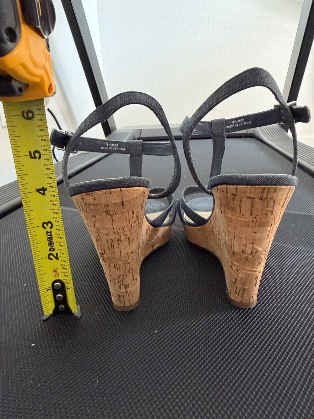 Women’s Jessica Simpson Navy denim T-Strap cork Wedge baddie size 8.5 Sandals